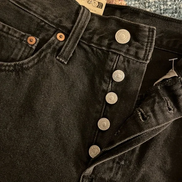 SOLD SOLD NWT Levi 501 High Rise Shorts - Picture 6 of 6